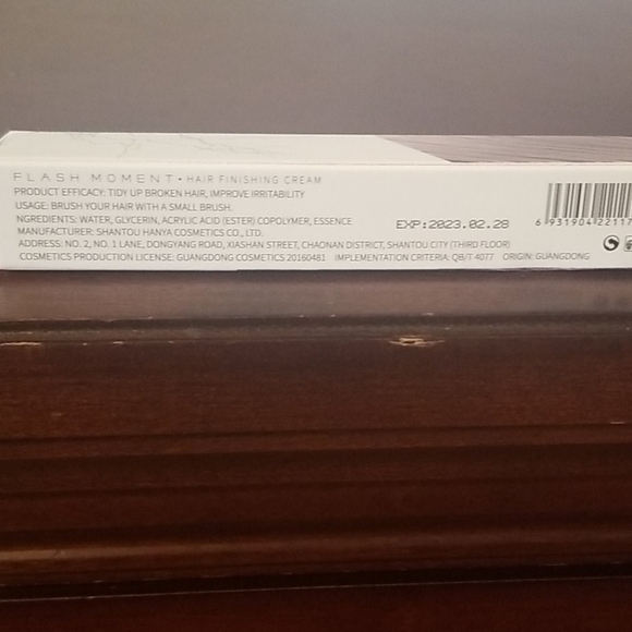 👩 Flash Moment hair finishing cream - Picture 3 of 4